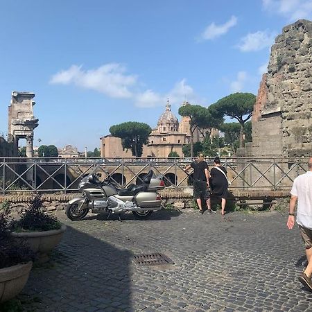 Casa Claudia ~ Rione Monti-Colosseo 罗马 外观 照片