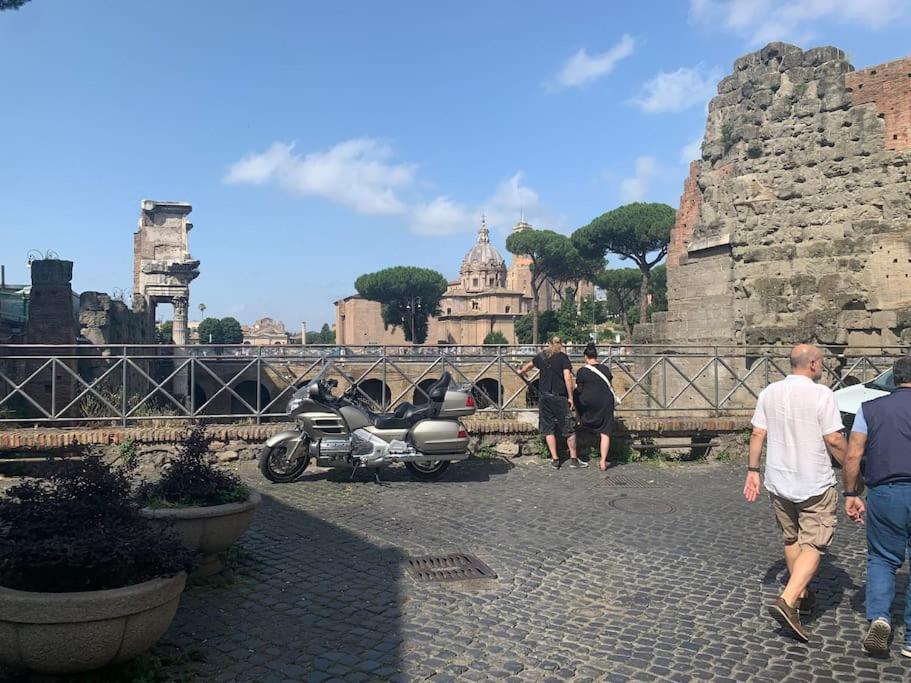 Casa Claudia ~ Rione Monti-Colosseo 罗马 外观 照片